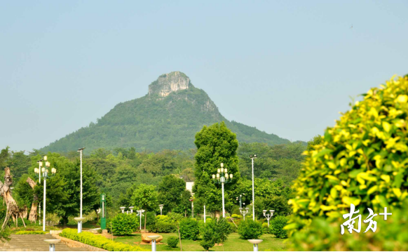 巾峰山。黃津 攝