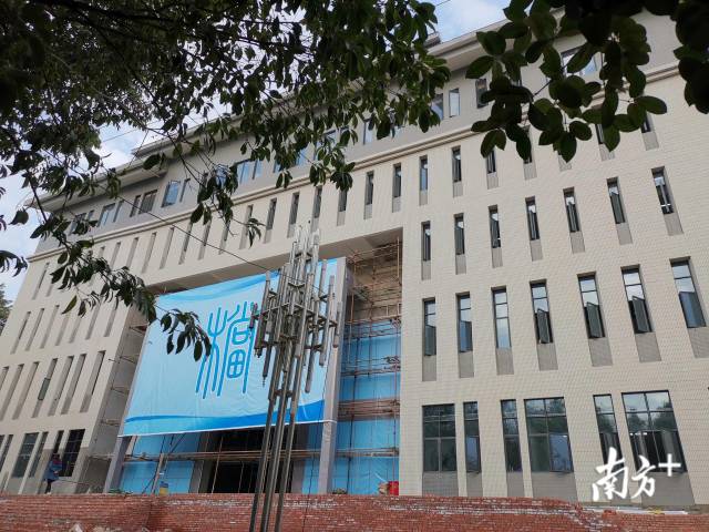 位于連州市青少年宮北側(cè)的連州市檔案館新館。