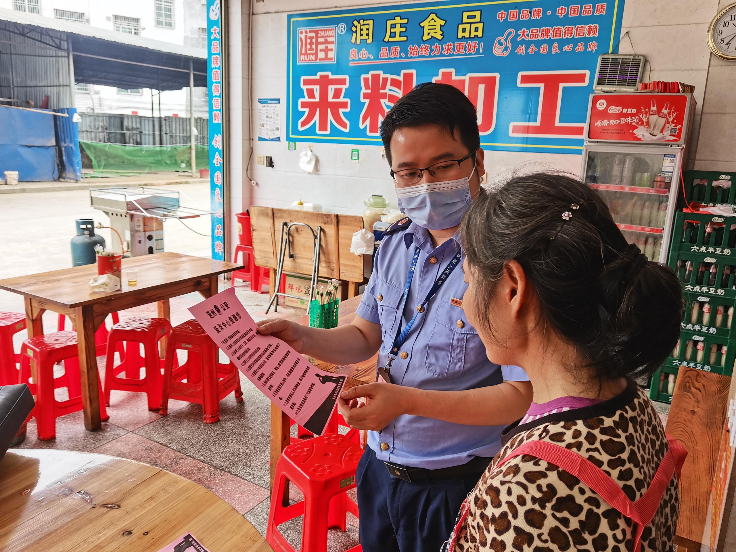 各市監(jiān)所深入到各個(gè)體戶(hù)和企業(yè)引導(dǎo)安裝“國(guó)家反詐中心”APP（1）.jpg