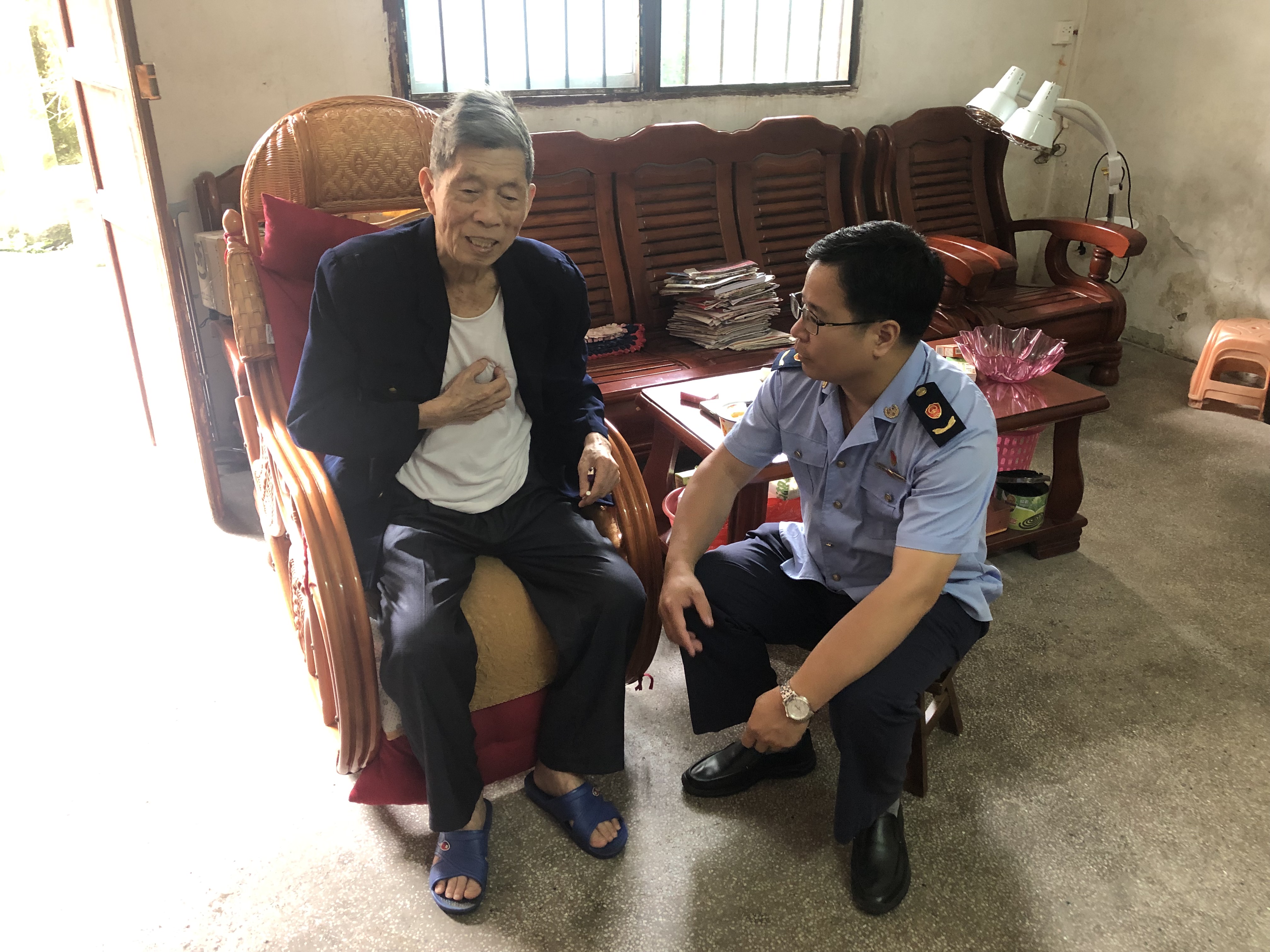 老黨員、生活困難黨員慰問.JPG