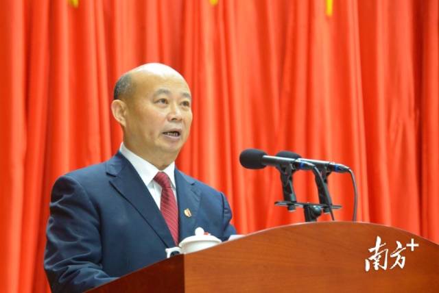 市政協(xié)黨組成員、副主席陳儀寧向大會(huì)報(bào)告五年來(lái)提案工作情況。張曉欣 攝