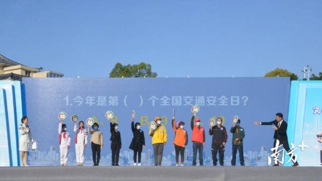 觀眾互動(dòng)有獎(jiǎng)問答環(huán)節(jié)。張曉欣 攝