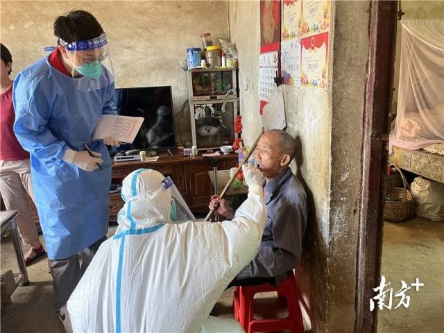 組織力量入戶檢測，全力推進(jìn)“應(yīng)檢盡檢”。