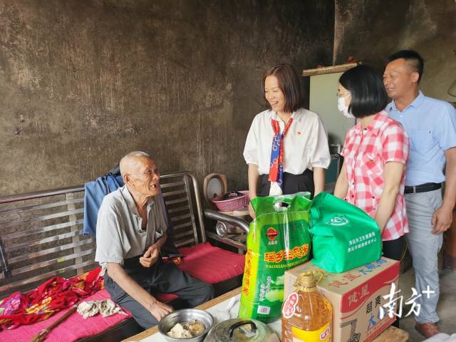 走訪慰問。