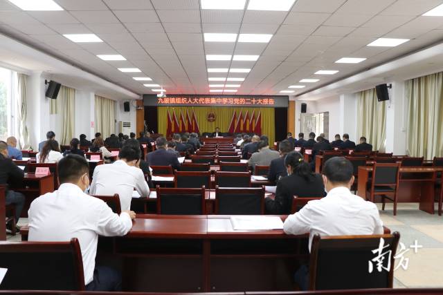 九陂鎮(zhèn)組織人大代表集中學(xué)習(xí)黨的二十大精神。