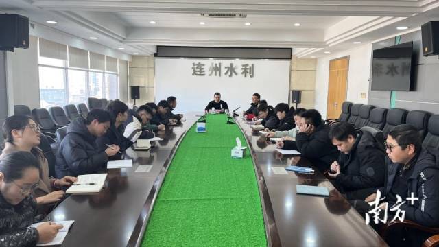 連州市副市長(zhǎng)鄒錫洪組織召開(kāi)市水利局年輕干部新春座談會(huì)，引導(dǎo)干部人才繼往開(kāi)來(lái)、接續(xù)奮進(jìn)。
