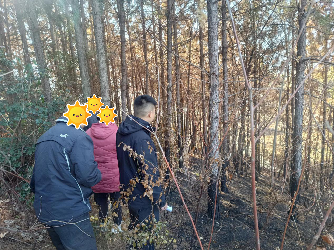 九陂司法所組織當(dāng)事人實(shí)地查看失火現(xiàn)場(chǎng).png