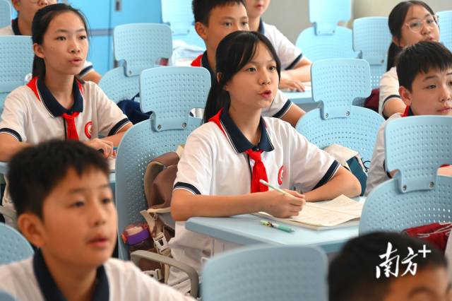依托廣州六中連州實驗學(xué)校，連州實現(xiàn)了從“生源外流”到“反向招生”的歷史性轉(zhuǎn)變。黃津 攝