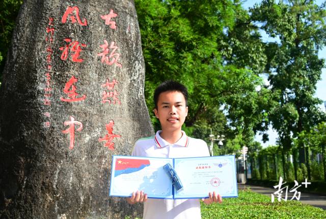 連州中學(xué)連續(xù)兩年有學(xué)生考上空軍飛行員。圖為朱富銘。黃津 攝