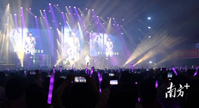 黃品源巡回音樂會吸引萬千歌迷奔赴。黃瀅 攝