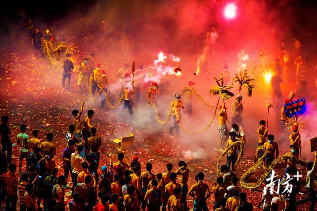 星子舞火龍。潘賢強(qiáng) 攝