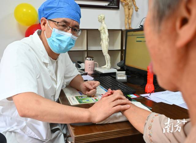 連州公立醫(yī)療機(jī)構(gòu)實(shí)施一次掛號(hào)管三天。黃津 攝