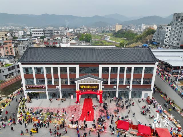 新建的東陂綜合市場投資2800萬元，占地面積約14000平方米。