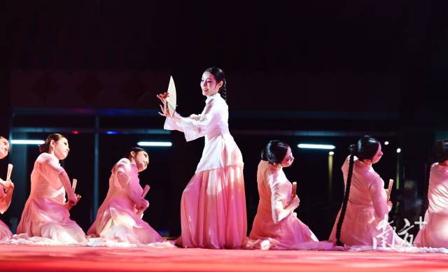 精彩節(jié)目。黃津 攝