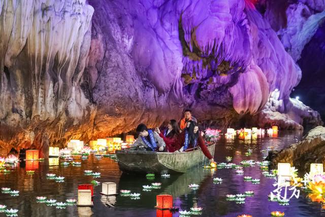 明燈載愿活動。