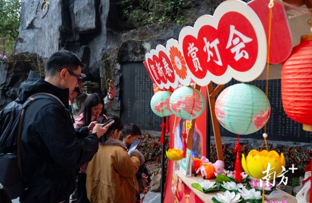 景區(qū)舉行的賀新春、賞燈會活動。