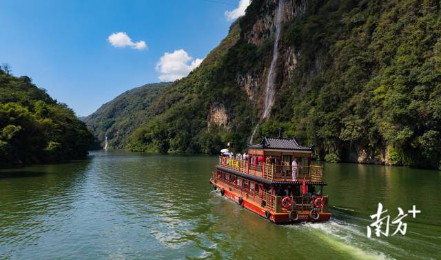 暢游湟川三峽。