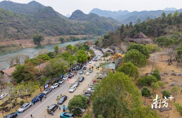 湟川三峽迎來大量客流。