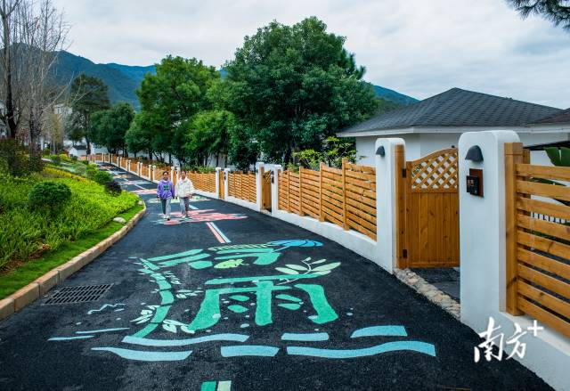 西岸鎮(zhèn)高標(biāo)準(zhǔn)推進(jìn)“古村之尚 古今共悅”古村落活化利用項(xiàng)目。吳秋偉 攝